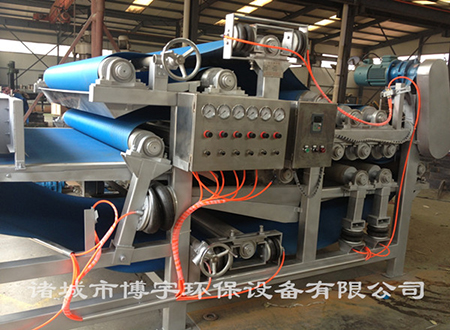 博宇環保-帶式果汁壓榨機.jpg 博宇環保-帶式果汁壓榨機.jpg